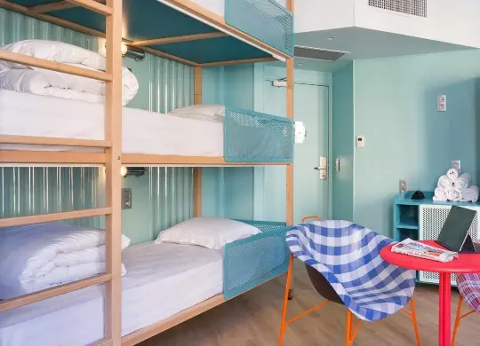 Auf Klassenfahrt mit HEROLÉ: Unterkunft Hostel Ozz an der Côte d'Azur.