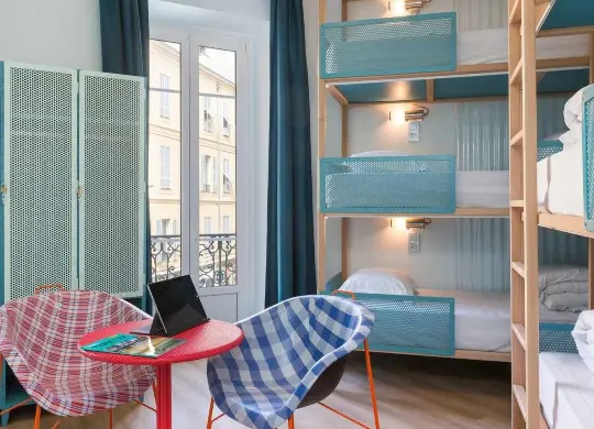 Auf Klassenfahrt mit HEROLÉ: Unterkunft Hostel Ozz an der Côte d'Azur.