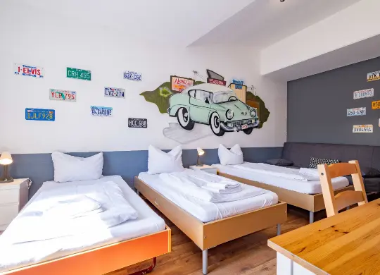 Klassenfahrt Freiburg: StayInn Freiburg, Mehrbettzimmer Auf Klassenfahrt mit HEROLÉ: Zimmerbeispiel im Hostel StayInn Freiburg