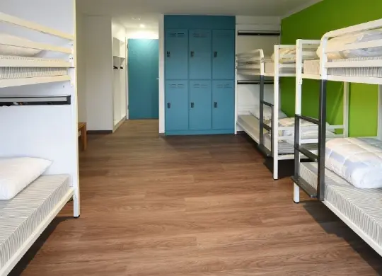 Auf Klassenfahrt mit HEROLÉ: Nyon Hostel - 6-Bettzimmer mit Schließfächern in Genf