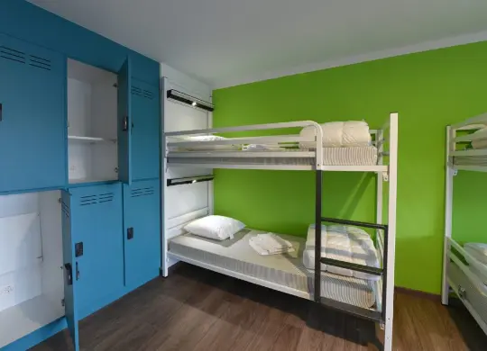 Auf Klassenfahrt mit HEROLÉ: Nyon Hostel - 6 Bettzimmer shared mit Schließfächern im Nyon Hostel bei Genf