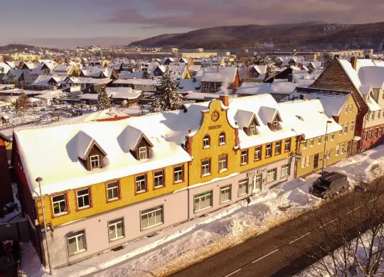 Auf Klassenfahrt mit HEROLÉ: Außenansicht des Harz Hostel in Wernigerode