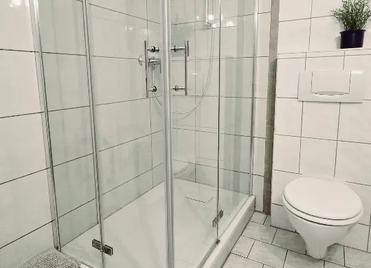 Auf Klassenfahrt mit HEROLÉ: Badezimmerbeispiel im Harz Hostel in Wernigerode