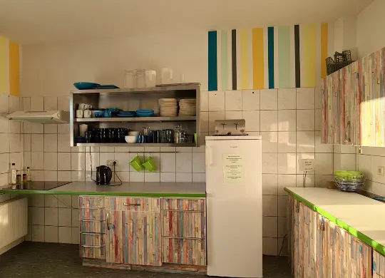 Auf Klassenfahrt mit HEROLÉ: Gästeküche im Harz Hostel in Wernigerode