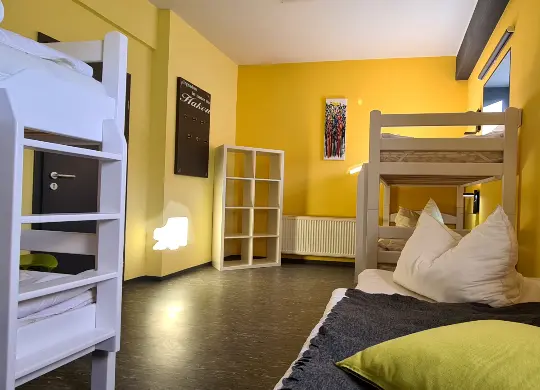 Auf Klassenfahrt mit HEROLÉ: Mehrbettzimmer im Harz Hostel in Wernigerode