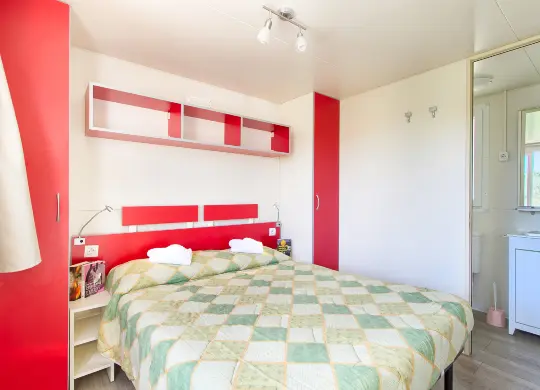 Klassenfahrt Istrien: Camping Oliva Maslinica, Mobile Home Comfort, Doppelzimmer Auf Klassenfahrt mit HEROLÉ: Doppelzimmer im Mobilehome Comfort in der Ferienanlage Camping Oliva in Istrien