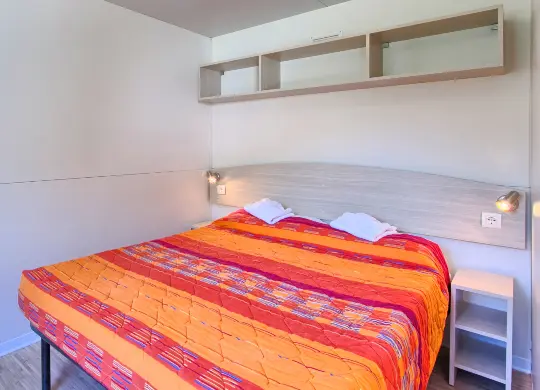 Klassenfahrt Istrien: Camping Oliva Maslinica, Mobile Home Standard, Doppelzimmer Auf Klassenfahrt mit HEROLÉ: Doppelzimmer im Mobilehome Standard in der Ferienanlage Camping Oliva in Istrien