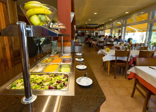 Auf Klassenfahrt mit HEROLÉ: Restaurant im Camping El Far in Calella