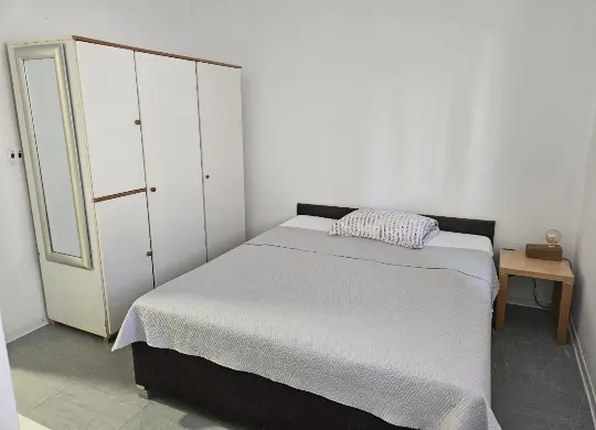 Auf Klassenfahrt mit HEROLÉ: Zweibettzimmer im Little Seahorse Hostel in der Kvarner Bucht
