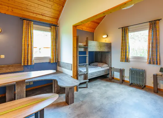 Auf Klassenfahrt mit HEROLÉ: 8-Bett-Hütte im Heide Park Holiday Camp Soltau in der Lüneburger Heide