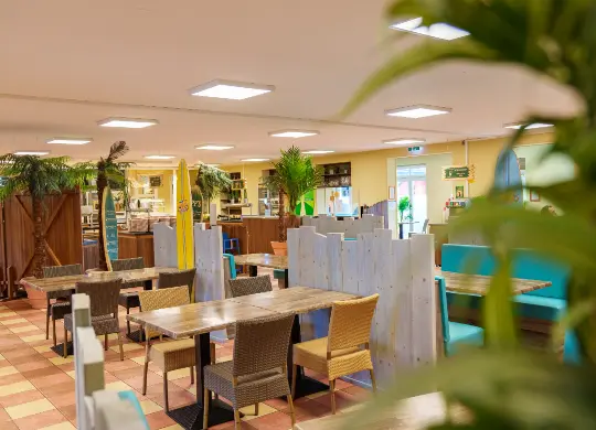 Auf Klassenfahrt mit HEROLÉ: Restaurant im Heide Park Holiday Camp Soltau in der Lüneburger Heide