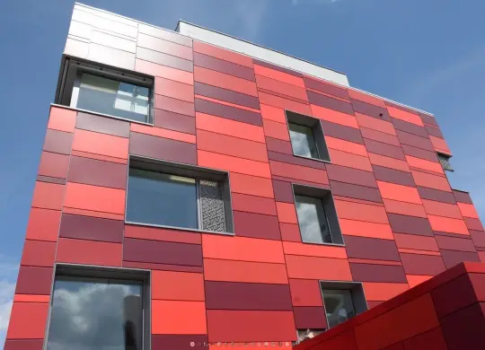 Außenansicht der Jugendherberge Esch- sur- Alzette in Luxemburg Auf Klassenfahrt mit HEROLÉ: Nächtigen Sie während Ihres Aufenthalts in der modernen Jugendherberge Esch- sur- Alzette in Luxemburg