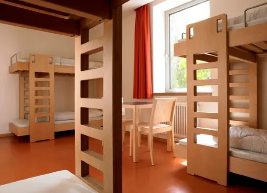 Auf Klassenfahrt mit HEROLÉ: Mehrbettzimmer der Jugendherberge Stadt in Luxemburg