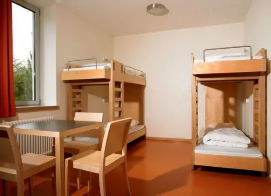 4-Bett-Zimmer in der Jugendherberge Luxemburg-Stadt Auf Klassenfahrt mit HEROLÉ: Mehrbettzimmer der Jugendherberge Stadt mit Etagenbetten in Luxemburg
