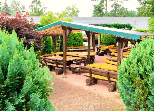 Auf Klassenfahrt mit HEROLÉ: Grillplatz in der Ferienanlage Waldhaus in der Region Mecklenburger Seen