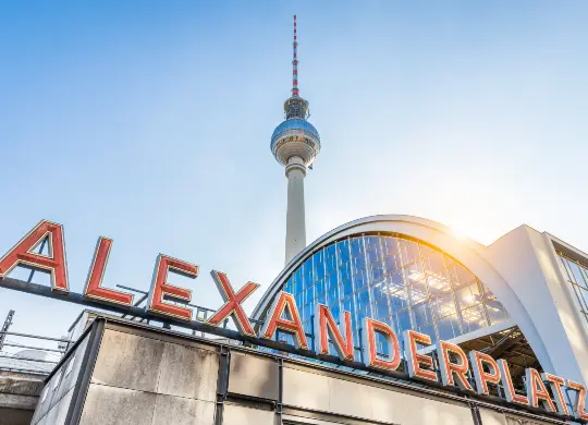 Auf Klassenfahrt mit HEROLÉ: Alexanderplatz und Fernsehturm in Berlin