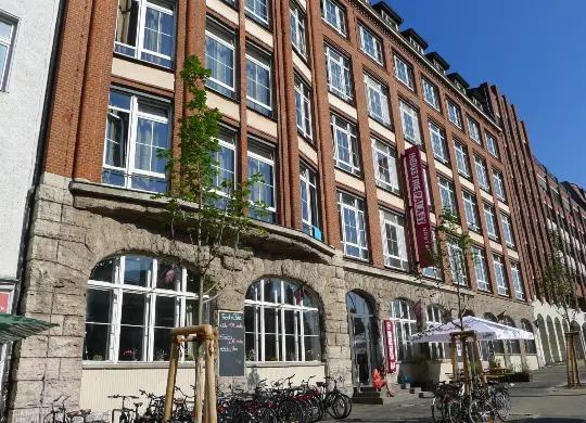 Auf Klassenfahrt mit HEROLÉ: Industriepalast Hostel in Berlin