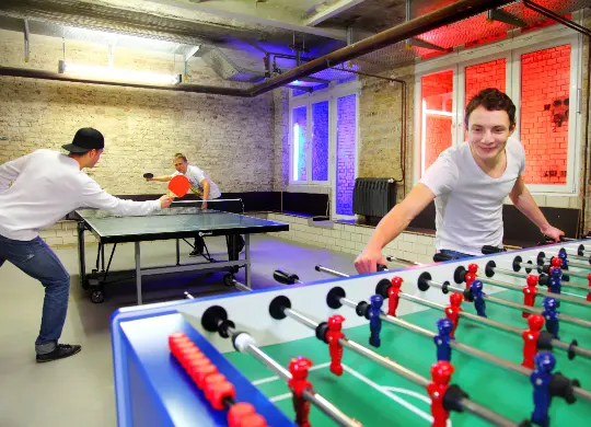 Auf Klassenfahrt mit HEROLÉ: Industriepalast Hostel in Berlin.