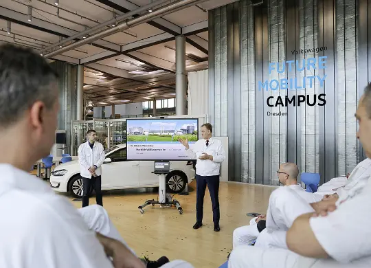 Auf Klassenfahrt mit HEROLÉ: BNE Future Mobility Campus - Schülerlabor der Gläsernen Manufaktur in Dresden