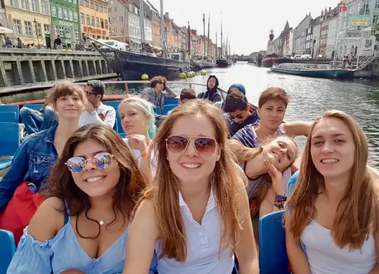 Auf Klassenfahrt mit HEROLÉ: Nutzen Sie die Möglichkeit eine Hafenrundfahrt durch Kopenhagen zu erleben 