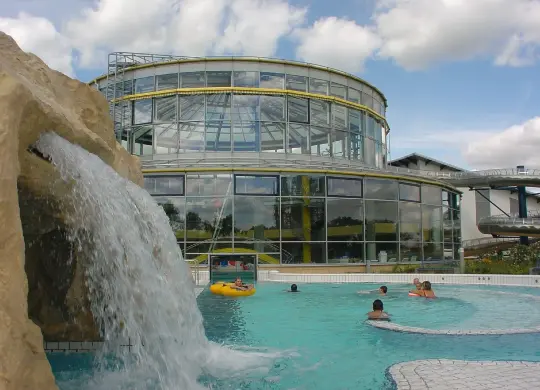 Auf Klassenfahrt mit HEROLÉ: Außenbecken im bulabana in Naumburg