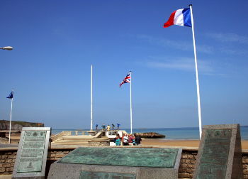 Blick auf den Gedenktag "D-Day" in der Normandie Auf Klassenfahrt mit HEROLÉ: Besichtigen Sie auch die Landungsstrände in der Normandie