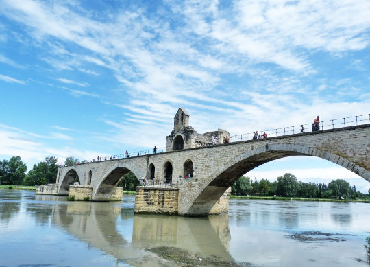 Klassenfahrten Provence - kleine Rhone Klassenfahrten Provence - Brücke über die Kleine Rhone