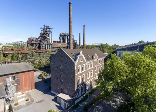 Auf Klassenfahrt mit HEROLÉ: Jugendherberge Duisburg Landschaftspark im ehemaligen Verwaltungsgbäude der Thyssen Hüttenwerke im Ruhrgebiet