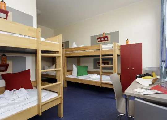 Auf Klassenfahrt mit HEROLÉ: Sechsbettzimmer in der Jugendherberge Duisburg Landschaftspark im Ruhrgebiet