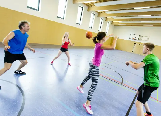 Auf Klassenfahrt mit HEROLÉ: Turnhalle der Jugendherberge Duisburg Sportpark im Ruhrgebiet