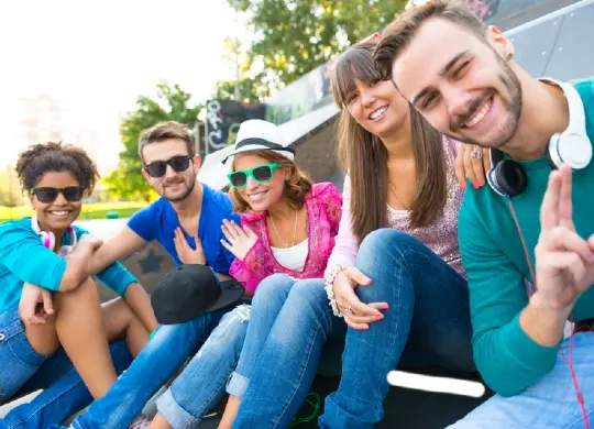 Auf Klassenfahrt mit HEROL&Eacute;: Jugendliche in Berlin.