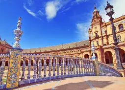 Auf Klassenfahrt mit HEROLÉ: Plaza de Espana in Andalusien.