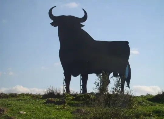 Auf Klassenfahrt mit HEROLÉ: Besichtigen Sie auch diese Statur in Sevilla