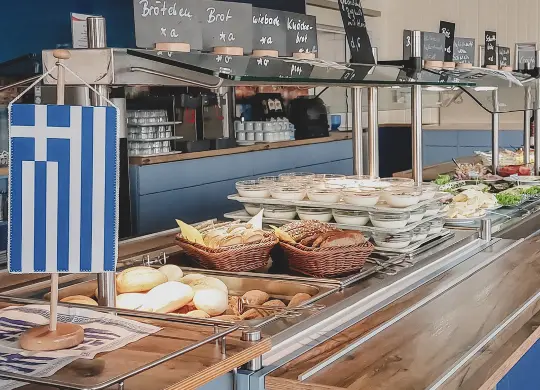 Klassenfahrt Stralsund: Jugendherberge Stralsund Griechisches Buffet Auf Klassenfahrt mit HEROLÉ: Griechisches Buffet in der Jugendherberge Stralsund