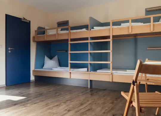 Klassenfahrt Stralsund: Vierbettzimmer Jugendherberge Stralsund Auf Klassenfahrt mit HEROLÉ: Vierbettzimmer in der Jugendherberge Stralsund