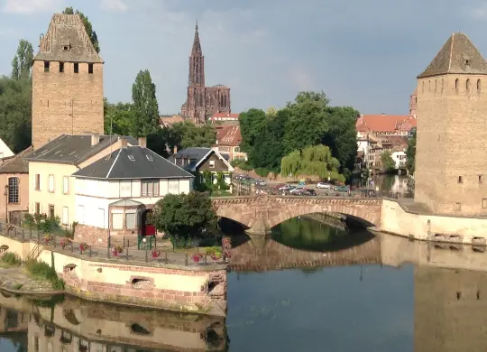 Auf Klassenfahrt mit HEROLÉ: Barrage Vauban mit Blick auf die Ill und das Münster in Straßburg.