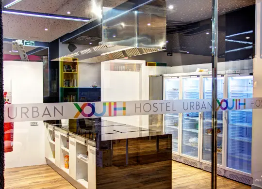 Auf Klassenfahrt mit HEROLÉ: Gästeküche im Urban Youth Hostel in Valencia