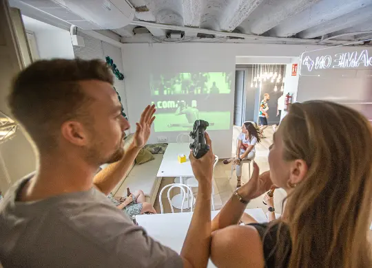 Auf Klassenfahrt mit HEROLÉ: The River Hostel Valencia Game Zone