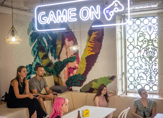 Auf Klassenfahrt mit HEROLÉ: The River Hostel Valencia Game Zone