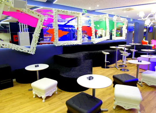 Auf Klassenfahrt mit HEROLÉ: Café des Urban Youth Hostel in Valencia