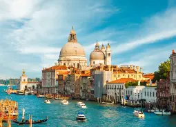 Canale Grande und Basilica Santa Maria Venedig in Venetien  Auf Klassenfahrt mit HEROLÉ: Canale Grande und Basilica Santa Maria Venedig in Venetien.