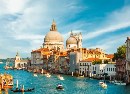 Auf Klassenfahrt mit HEROLÉ: Canale Grande und Basilica Santa Maria Venedig in Venetien.