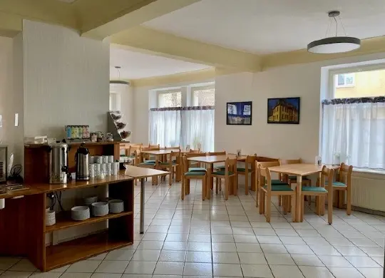 Auf Klassenfahrt mit HEROLÉ: Frühstpcksraum in der Jugendherberge Germania in Weimar