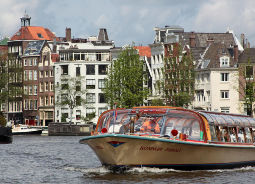 Klassenfahrt Zwolle (Grachtenrundfahrt) Erkunde Zwolle aus dem Wasser.