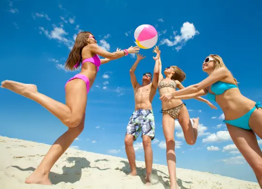 Auf Klassenfahrt mit HEROLÉ: Beachvolleyball an der Adria.