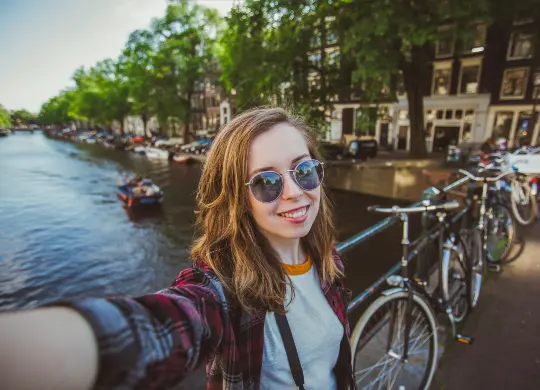 Auf Klassenfahrt mit HEROLÉ: Selfie in Amsterdam.