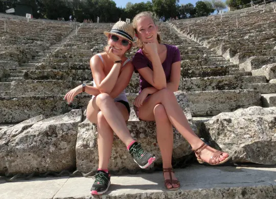 Auf Klassenfahrt mit HEROLÉ: Theater von Epidauros in Athen.