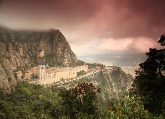 Auf Klassenfahrt mit HEROLÉ: Montserrat in Barcelona.