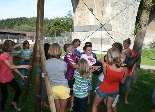 Teambuilding im bayerischen Wald Auf Klassenfahrt mit HEROLÉ: Teambuilding im bayerischen Wald.