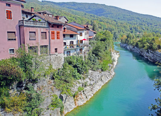 Örtchen an der Soca in Bovec Auf Klassenfahrt mit HEROLÉ: Örtchen an der Soca in Bovec.